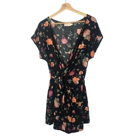 Boutique Ninexis Black Floral Surplice Wrap Short Sleeve Romper S - Picture 6 of 12